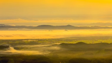 Yüksek açı görünümü dağ tepe