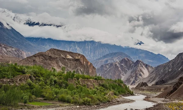 Berg noordelijke piekoppervlakte van Pakistan — Stockfoto
