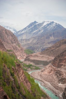 Dağ tepe Pakistan Kuzey bölgesinde yüksek açılı görünüş