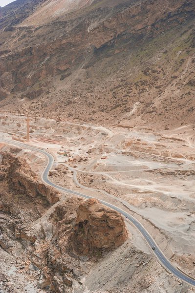 Высокий угол обзора горной вершины в северной части Пакистана
