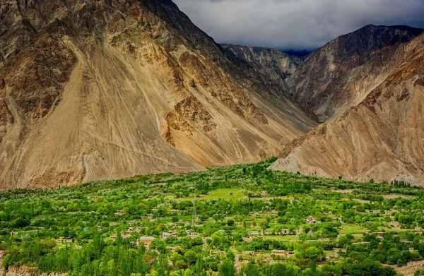 Idyllic Mountain Valley — Stock Photo, Image