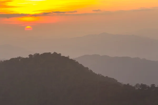 Paisagem de verão nas montanhas — Fotografia de Stock