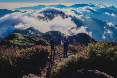 yüksek dağ bulutlar görünümünü
