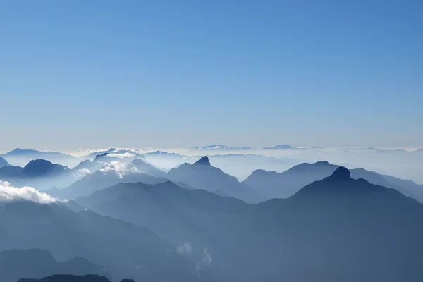 Vista de nuvens de alta montanha — Fotografia de Stock