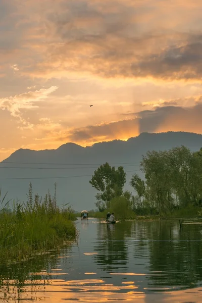 Vista do pôr do sol no lago Dal, Caxemira — Fotografia de Stock