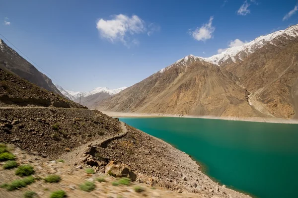 Jezioro w dolinie Skardu — Zdjęcie stockowe