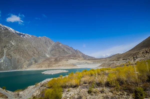 Jezioro w dolinie Skardu w Pakistanie — Zdjęcie stockowe