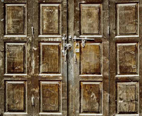 Old door lock and latch — Stock Photo, Image