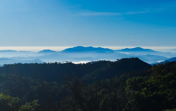 山水中的日出 — 图库照片