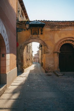 Segovia 'nın antik şehir merkezi caddesi. Şehrin tarihi bölgesi.