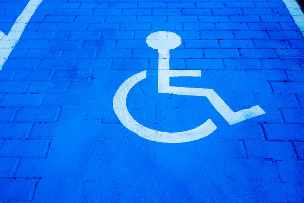 Cartel Pintado Suelo Gran Aparcamiento Reservado Para Personas Con Discapacidad — Foto de Stock