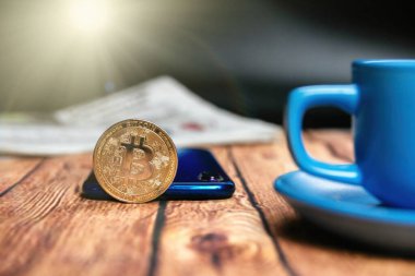 Sabah bitcoin kripto-para haberleri ve bir fincan lezzetli kahve..
