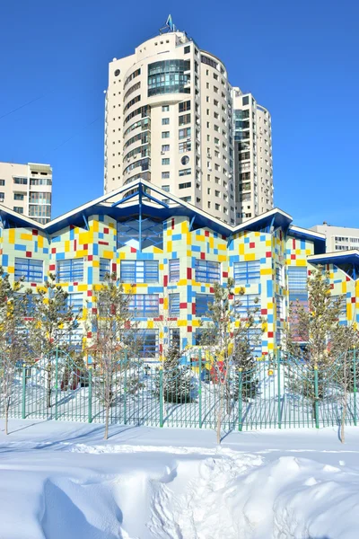 Una vista de la calle de invierno en Astana, Kazajstán —  Fotos de Stock