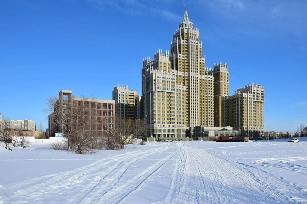 Una vista de la calle de invierno en Astana, Kazajstán —  Fotos de Stock