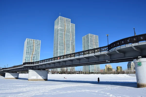 Una vista de la calle de invierno en Astana, Kazajstán —  Fotos de Stock