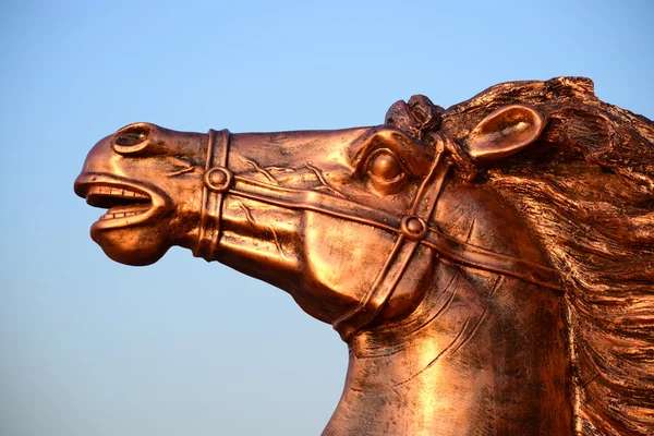 Spiżowa statua konia w Astana, Kazachstan — Zdjęcie stockowe