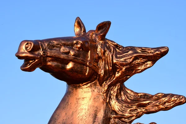 Spiżowa statua konia w Astana, Kazachstan — Zdjęcie stockowe