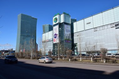 Astana, Kazakshtan, çekici binaları ile sokak görünümü