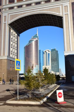 Astana, Kazakshtan, çekici binaları ile sokak görünümü