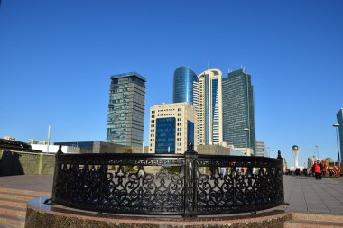 Astana, Kazakshtan, çekici binaları ile sokak görünümü