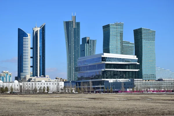 Vista de la calle con edificios atractivos en Astana, Kazakshtan — Foto de Stock