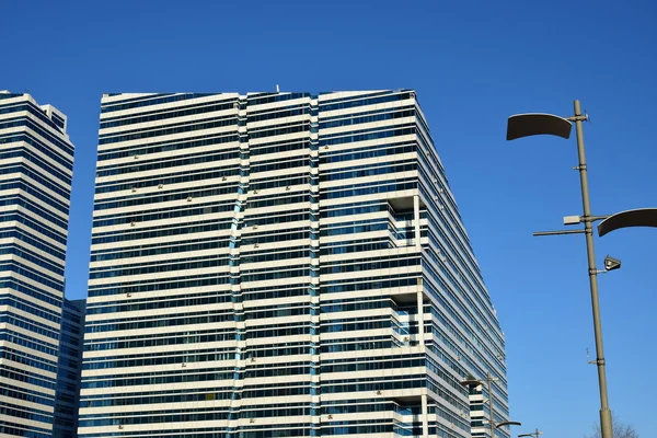 Straßenansicht mit attraktiven Gebäuden in astana, kazakshtan — Stockfoto