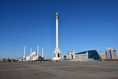 Astana, Kazakistan'ın bağımsızlığını sütun