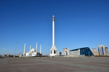 Astana, Kazakistan'ın bağımsızlığını sütun