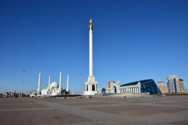 Astana, Kazakistan'ın bağımsızlığını sütun