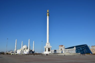 Astana, Kazakistan'ın bağımsızlığını sütun
