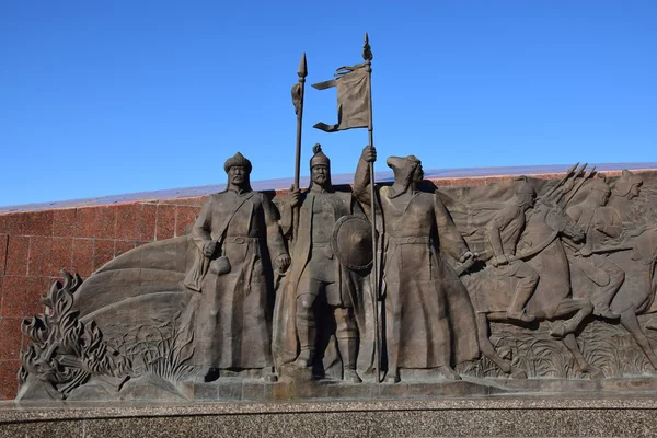 Astana, Kazakistan'ın Savaş Anıtı görünümünü
