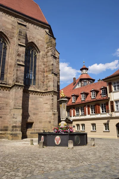 Zobrazit v Ansbach, poblíž Norimberku, Německo, s historickými budovami — Stock fotografie