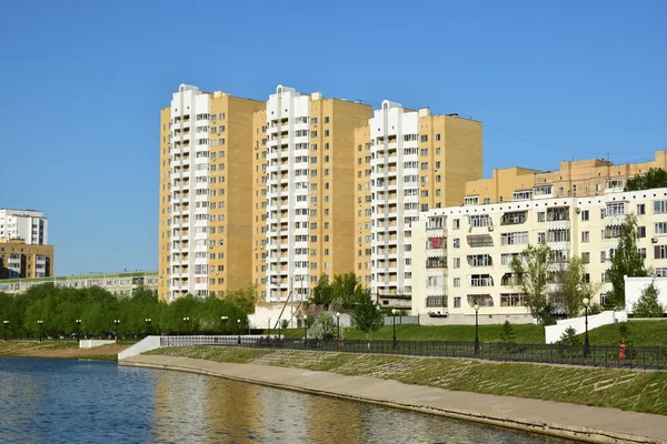 Современное жилое здание в Астане, столице Казахстана — стоковое фото