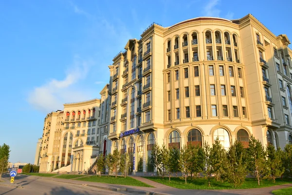 Moderno edificio residencial en Astana, capital de Kazajstán — Foto de Stock