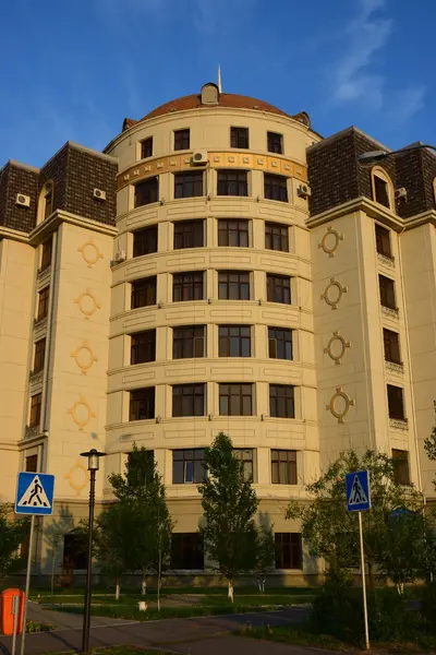 Edifício residencial moderno em Astana, Cazaquistão — Fotografia de Stock
