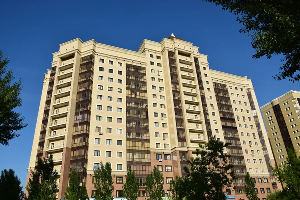 Edifício residencial moderno em Astana, Cazaquistão — Fotografia de Stock