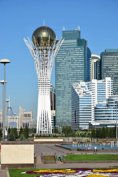 Kazakistan'ın başkenti Astana'daki Baiterek kulesinin görünümü