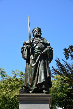 Solucanlar, Almanya 08.14.2021: Solucanlar şehrindeki Martin Luther anıtının görüntüsü