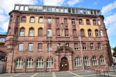 Frankfurt, Almanya - 08.14.2021: Frankfurt şehrindeki tarihi binaların manzarası