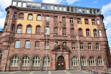 Frankfurt, Almanya - 08.14.2021: Frankfurt şehrindeki tarihi binaların manzarası