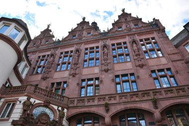 Frankfurt, Almanya - 08.14.2021: Frankfurt şehrindeki tarihi binaların manzarası