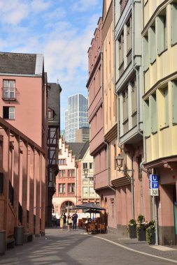 Frankfurt, Almanya - 08.14.2021: Frankfurt şehrindeki tarihi binaların manzarası