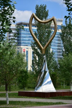 Özgün formu Anıtı