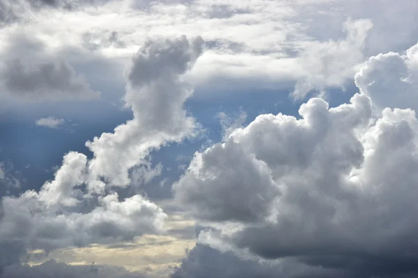 Awan badai diterangi matahari — Stok Foto