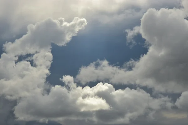 Awan badai diterangi matahari — Stok Foto