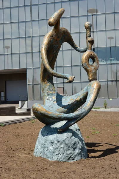 Statue en bronze représentant un musicien jouant de l'alto — Photo