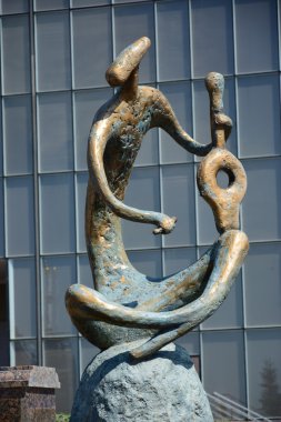 viola gibi saz müzisyen featuring bir bronz heykel