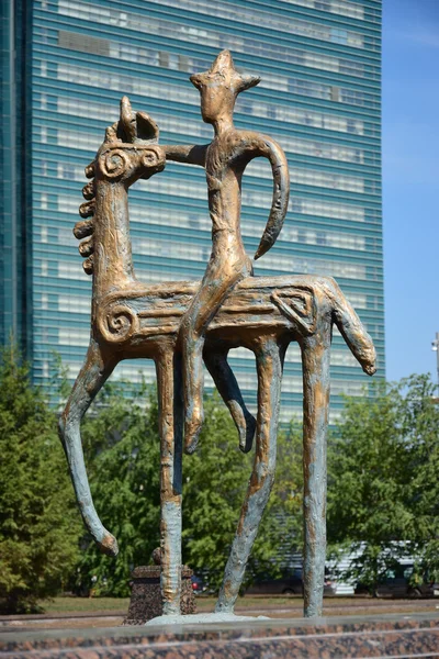 A bronze statue featuring a rider on horseback — Stock Photo, Image