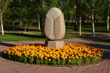 Bir şekil bir granit blok keskin