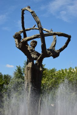 soyut tarzda bir heykel